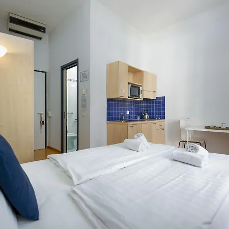 Center By Lr Hotell 2*