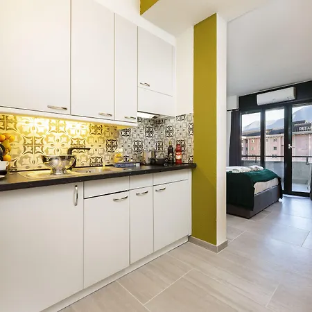 Center By Lr ルガーノ