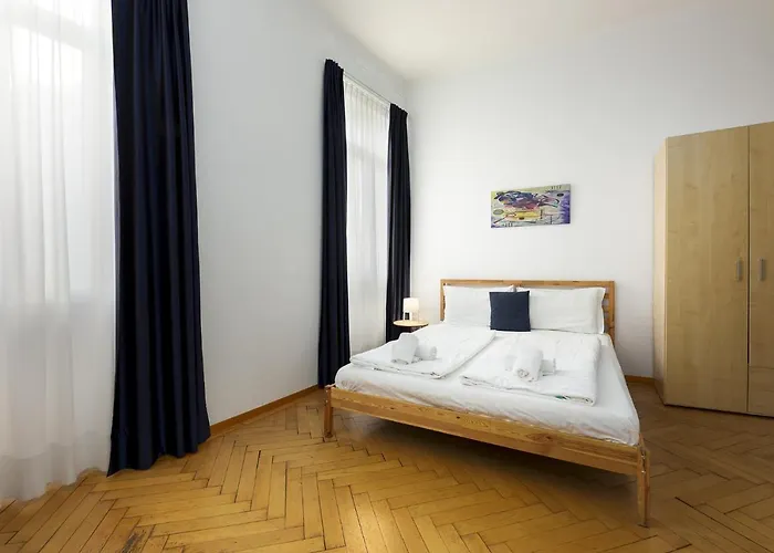 Center By Lr Отель Лугано