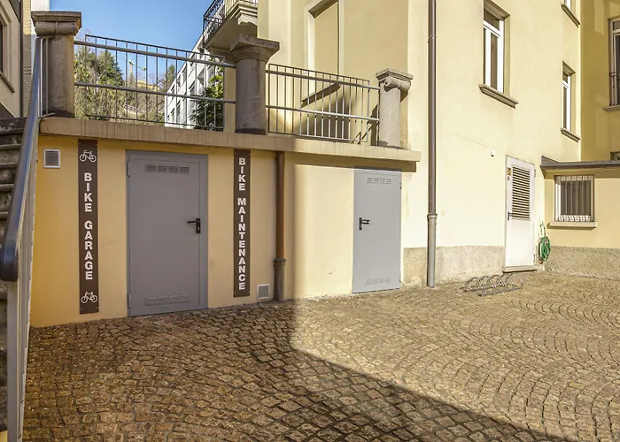 Center By Lr Отель Лугано