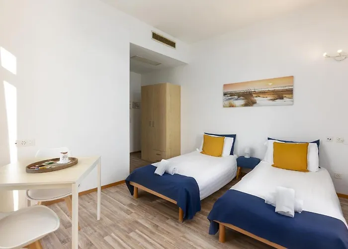 Center By Lr לוגאנו