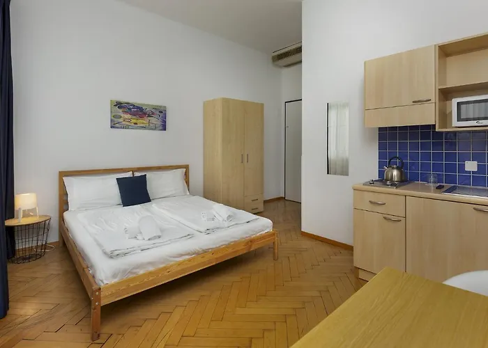 Center By Lr 2* לוגאנו