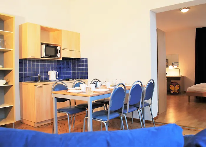 Center By Lr מלון 2*