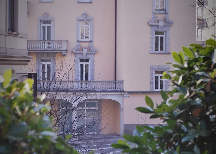 Center By Lr לוגאנו