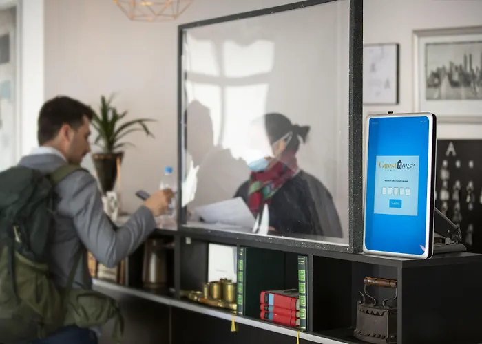 Center By Lr מלון לוגאנו