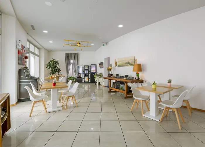 Center By Lr 2* לוגאנו