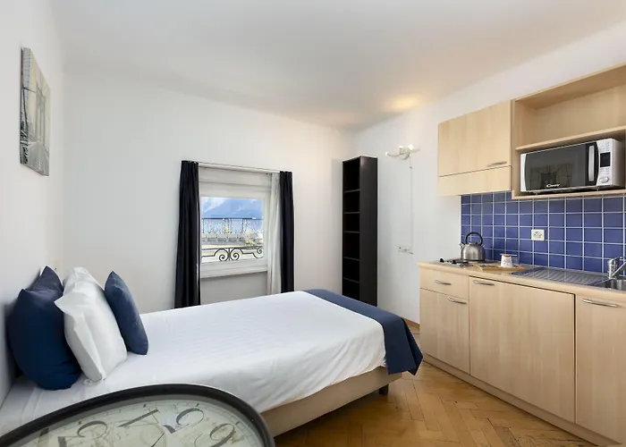 מלון Center By Lr 2*