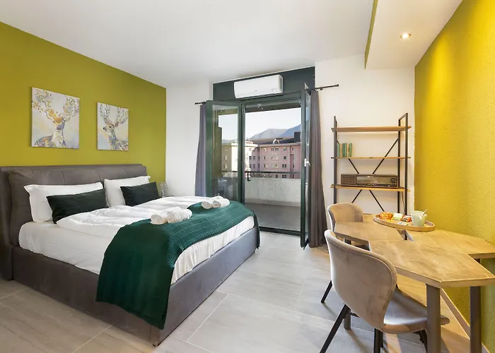 Center By Lr מלון 2*