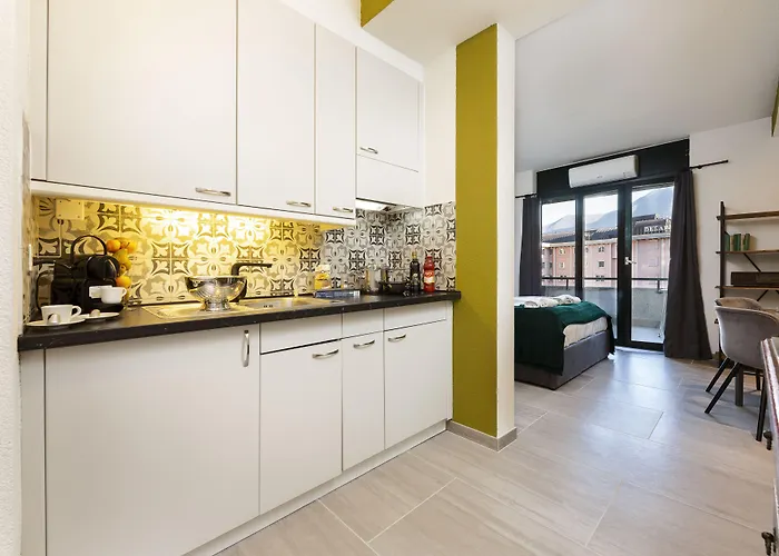 Center By Lr לוגאנו