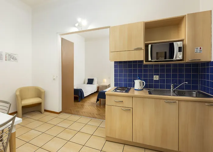 Center By Lr מלון לוגאנו